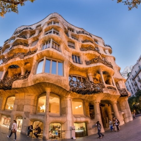 Guided tour of modernism and La Pedrera (direct access without queues!!)